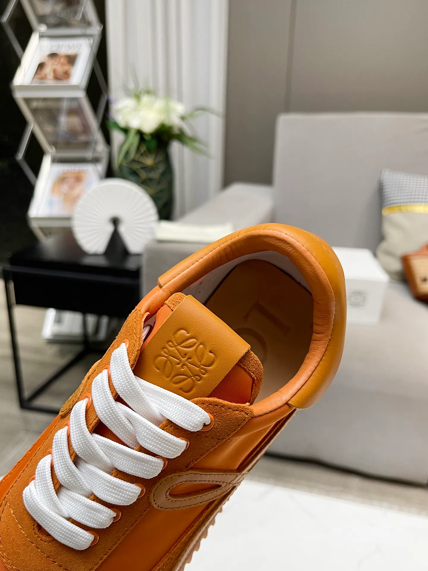 👟👟Ex-factory price 520👟👟 Men's code +10 Women's model: 35--39 (customized code 40 for women), Men's model: 40--44 (customized code 45 for men), 🔥🔥Hot LOEWE 2024 latest inner color block moral training shoes Forrest Gump shoes super good-looking super versatile color block stitching upper Very high-end hidden inner vagina 4cm! The heel has a novel design, is soft and comfortable, and has an exclusive brand logo on the side. It will be rated as the most comfortable sneaker of the year and is a must-have for your shoe cabinet!  The upper is made of special original cowhide + original cloth imported from Australia. The cowhide insole / original private model is exclusively customized with a 1:1 outsole!  Complete set in original packaging.